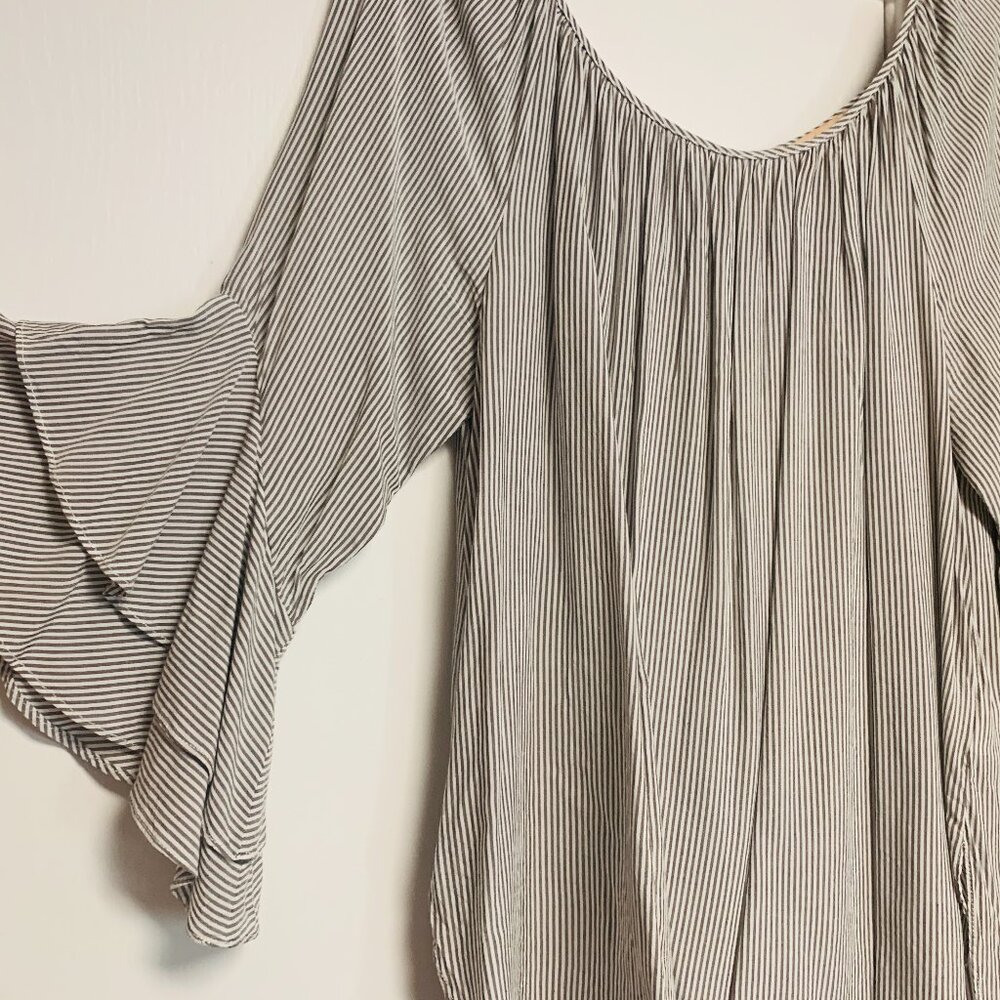 Gibson Latimer Tunic with 3/4 Bell Sleeves Size M